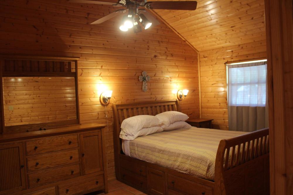 Deluxe Family Room interior